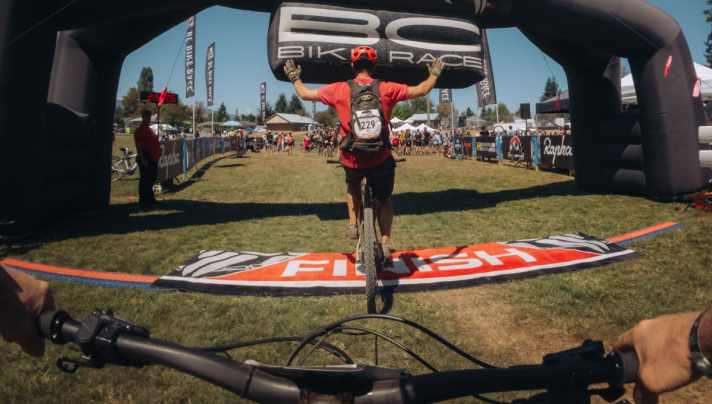 Geschafft! Die 7 Tage enden mit der Zieldurchfahrt in Cumberland.