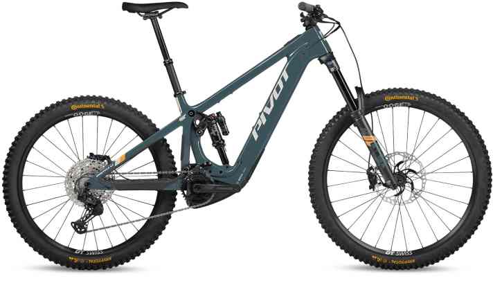 Das Einstiegsmodell kostet 9099 Euro und kommt mit Fox-Fahrwerk und Shimano-Komponenten.