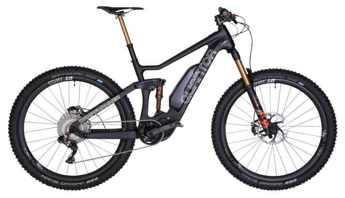   Für 9000 Euro schmeichelt am Dampfhammer 10 das Fox Faxtory-Fahrwerk den Handgelenken, geschalten wird mit der elektronischen Shimano XTR.