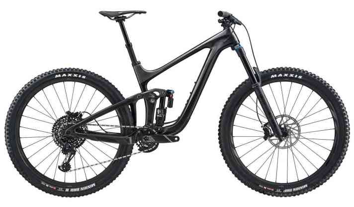    Giant Reign Advanced Pro 29 1 (Wert 4999 Euro)   Sie blühen auf der Jagd nach der Bestzeit so richtig auf und scheuen weder verblocktes Gelände noch hohe Geschwindigkeiten? Dann ist das Reign Advanced Pro 29 1 von Giant der perfekte Untersatz für Ihr nächstes Enduro-Abenteuer. Ausgestattet mit einer 160-Millimeter-Gabel von Fox und 29-Zoll-Laufrädern schluckt die Enduro-Feile alles, was Ihnen auf der Abfahrt unter die Stollen kommt. Der Hinterbau entlockt dem Fox-Float-Performance-Dämpfer 146 Millimeter Federweg. Mit Zwölffach-Schaltung aus dem Sram-GX-Regal und Vierkolbenbremse bringt das Giant dank Carbon-Hauptrahmen gerade mal 13,8 Kilo auf die Waage.