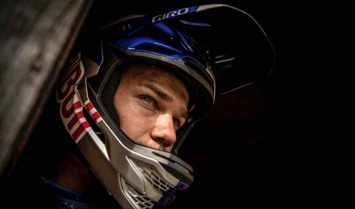 Richie Rude, Yeti: Seine ersten Rennerfahrungen sammelte der US-Amerikaner bereits mit zwölf Jahren bei Downhill-Wettkämpfen. Sechs Jahre später, mit 18, durfte er sich das Trikot des Downhill-Weltmeisters in der Juniorenkategorie überstreifen. 2014 wechselte er zum damals noch neuen Rennformat „Enduro“. Mit zwei Gesamtsiegen bei der EWS (Enduro World Series) gehört Rude nach wie vor zu den erfolgreichsten Racern dieser Disziplin.