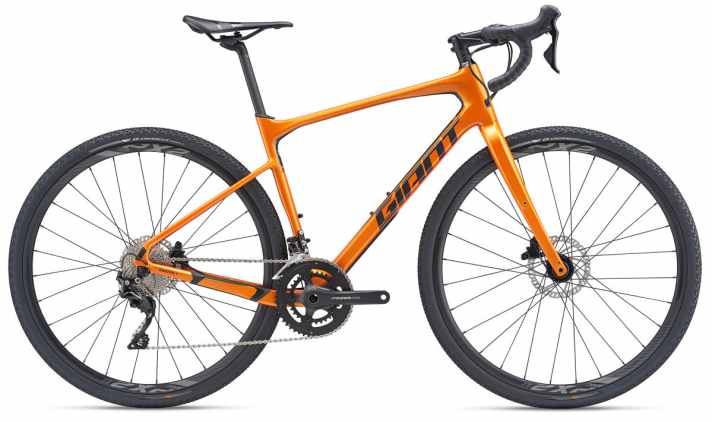 Fahrstabil, komfortabel und geländegängig - das Giant Revolt Advanced zeigt, was ein Gravelbike mitbringen muss.
