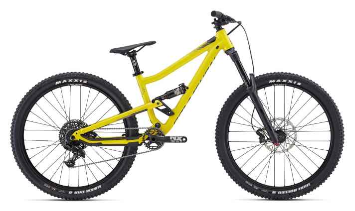 Der 27,5-Zoll-Mini-Downhiller holt aus der Yari Gabel  160 mm Federweg und rollt mit großer 200er-Bremsscheibe vorne (180 mm hinten) auf die Piste. Gewicht: 14,32 Kilo, Preis: 2299 Euro.