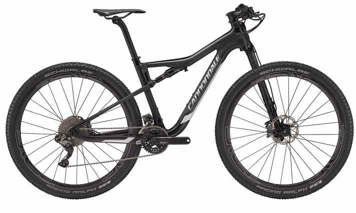 Passt gut in die Garage neben den Porsche: das 12000 Euro teure Scalpel-Si Black Inc. mit Shimano XTR Di2 und Enve M50 Carbon-Laufrädern.