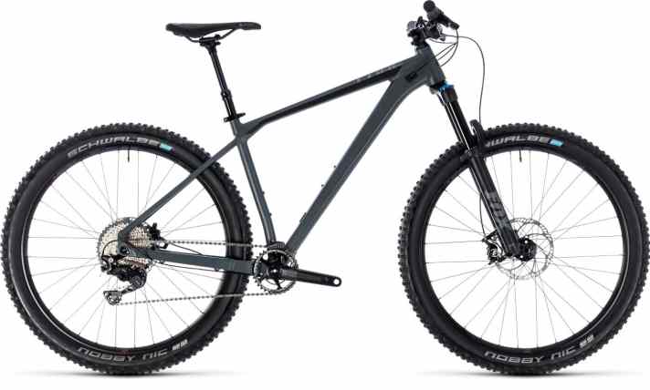   Das Cube Reaction Trail Motion hat 2,6 Zoll breite Reifen, 130 Millimeter Federweg und ab Werk eine Teleskop-Sattelstütze. Preis: 1699 Euro. Gewicht laut Hersteller: 13,1 Kilo.