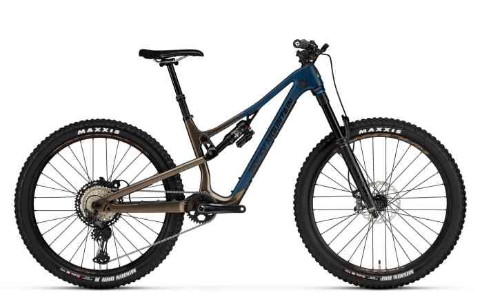 Rocky Mountain führt für sein Instinct eine an kleine Körper angepasste Rahmenform im Angebot.