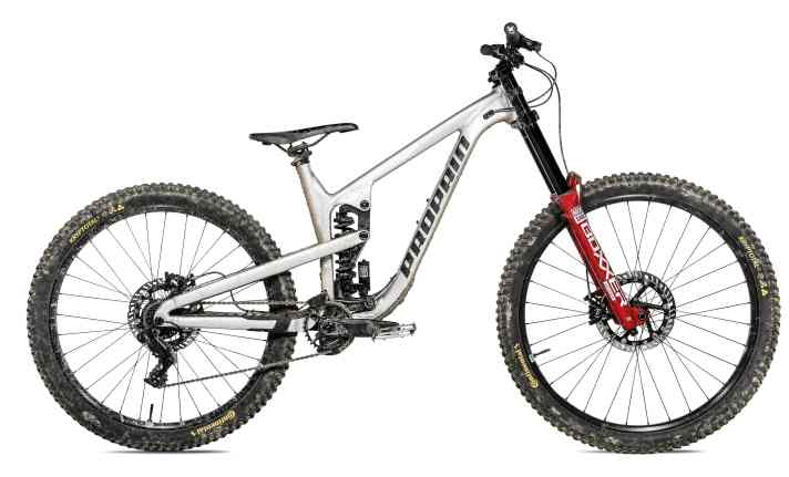 Der Parkshredder: Freerider Propain Spindrift mit Doppelbrückengabel.