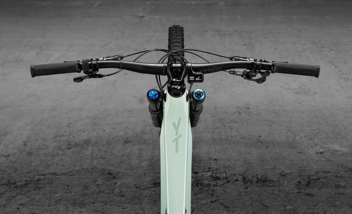   YT verbaut an beiden Modellen ein Cockpit mit 50-mm-Vorbau und 780er-Lenker.