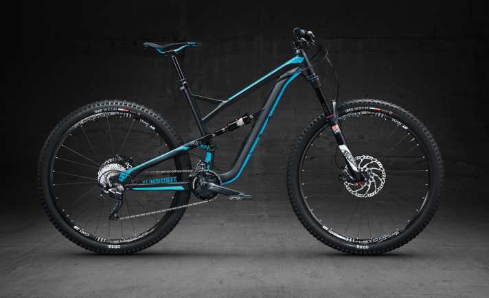   Das Jeffsy AL ebnet den Einstieg in die neue YT-Palette. Für nur 2199 Euro bekommt man eine Pike RC-Gabel, den Monarch R-Dämpfer und eine komplette Shimano SLX-Gruppe.