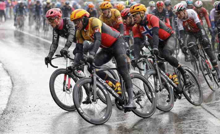 2023 war das Wetter bei Gent-Wevelgem miserabel - das Peloton war stundenlang im Regen unterwegs