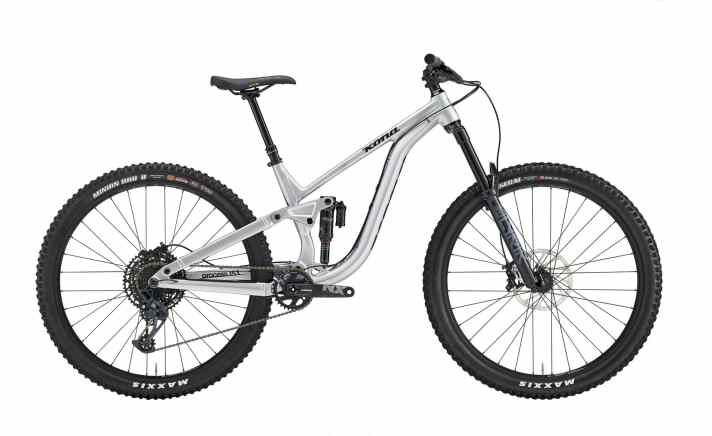 Mit seiner rohen Alu-Optik und viel Federwegsreserven wird das Kona Process 153 DL vor allem Enduro-Biker und Bikepark-Shredder ansprechen.
