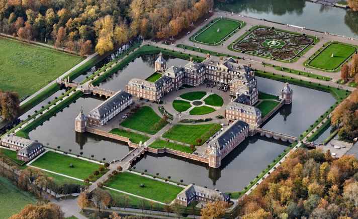 Schloss Nordkirchen wurde von der UNESCO als Gesamtkunstwerk von internationalem Rang erklärt.