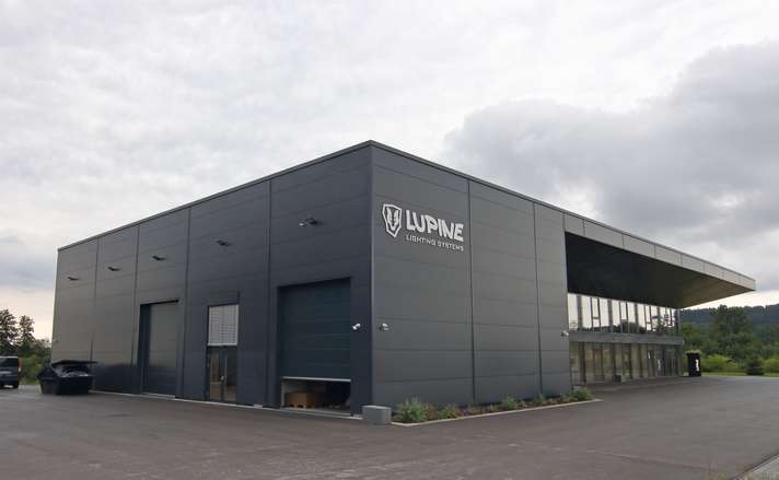 Die Lupine-Zentrale im Oberpfälzer Neumarkt wirkt durchaus standesgemäß, auf manchen gar edel. Zu Beginn residierte man in einer Scheune – Romantik, an der viele Mitarbeiter sehr hingen.