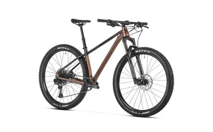 Eine neue Farbe gibt’s auch für das Mondraker Chrono DC R aus Alu.