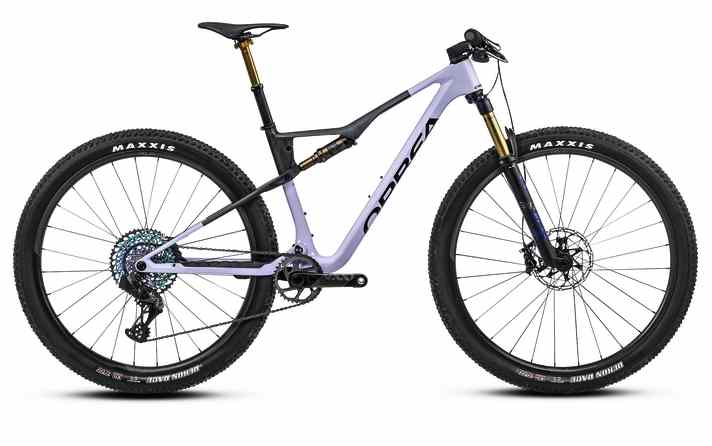 Das Orbea Oiz M LTD überzeugt mit federleichtem Fully-Rahmen und 120 Millimetern Federweg auf der Cross County-Rennstrecke.