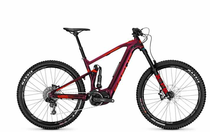   Das Topmodell Sam2 Pro von Focus kostet 7699 Euro und kommt mit Fox-Factory-Fahrwerk, bissigen Sram Guide-Bremsen und Srams EX1-Schaltung.