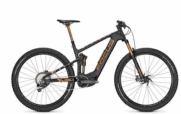   Das Topmodell Jam² C SL kombiniert den Shimano-Antrieb mit Shimanos XTR Di2-Schaltung. Das Fahrwerk besteht aus Fox 34 Factory und DPS Factory, dazu kommen Race Face Next R Carbonlaufräder in 29 Zoll. Das Ganze gibt´s für 9999 Euro.