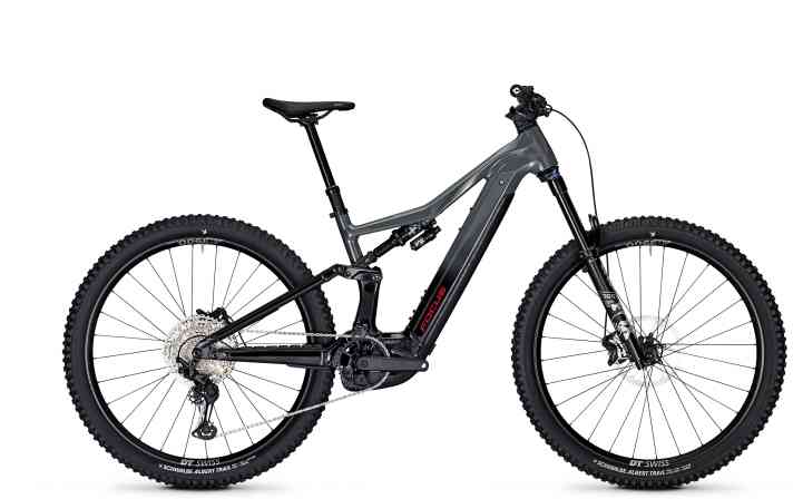 Das Jam² 6.9 gibt’s in zwei Farb-Varianten wie alle Modelle. Mit Performance-Elite-Gabel, XT-Schaltung und DH-R Evo Bremsen viel Bike fürs Geld.