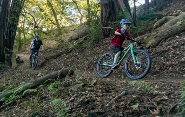 BMC Blast Kinder-Bikes in 20 oder 24 Zoll - perfekte Begleiter für das erste Trail-Abenteuer.