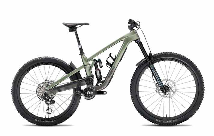 Das neue Trek Slash mit High-Pivot-Hinterbau sichert sich in der Enduro-Kategorie die Bronze-Medaille.