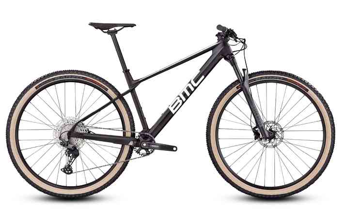 Der hochwertige Carbonrahmen des BMC Twostroke 01 Five bietet eine gute Basis, um später auch einige Teile aufzurüsten.