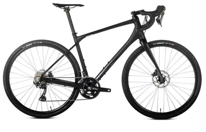 Das Merida Silex verdeutlicht die im Vergleich zum Straßenrennrad aufrechtere Sitzposition von Gravelbikes.