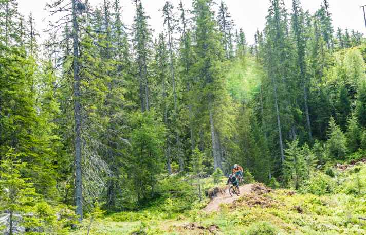 In Norwegen gibt’s für Biker extrem viel zu entdecken. Gut, dass hier das Tageslicht im Sommer praktisch nicht ausgeht.