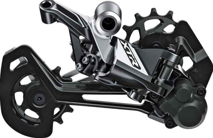 Hochwertiger und leichter geht's bei Shimano nicht: die aktuelle XTR 12fach-Version >> z.B. <a href="https://www.awin1.com/cread.php?awinmid=11768&awinaffid=471469&clickref=B+Shimano+XTR+M9100&ued=https%3A%2F%2Fwww.rosebikes.de%2Fshimano-xtr-rd-m9100-schaltwerk-12-fach-shadow-plus-gs-sgs-2669222" target="_blank" rel="noopener noreferrer">bei Rose erhältlich</a>*.