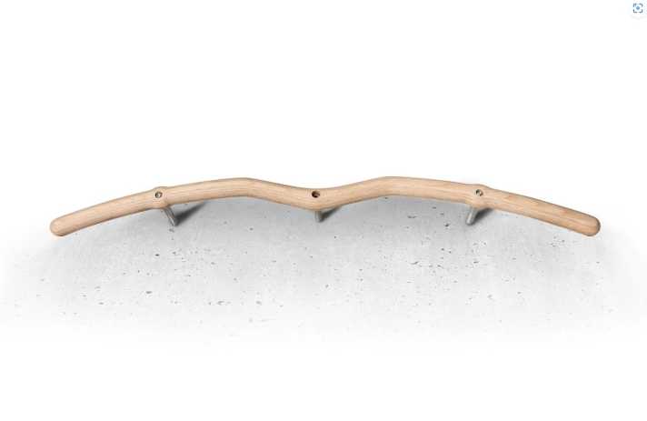 Die Holz-Workout Experten aus Südtirol haben neben Klimmzugstangen auch Pegboards und weitere spannende Trainingsgeräte im Angebot.