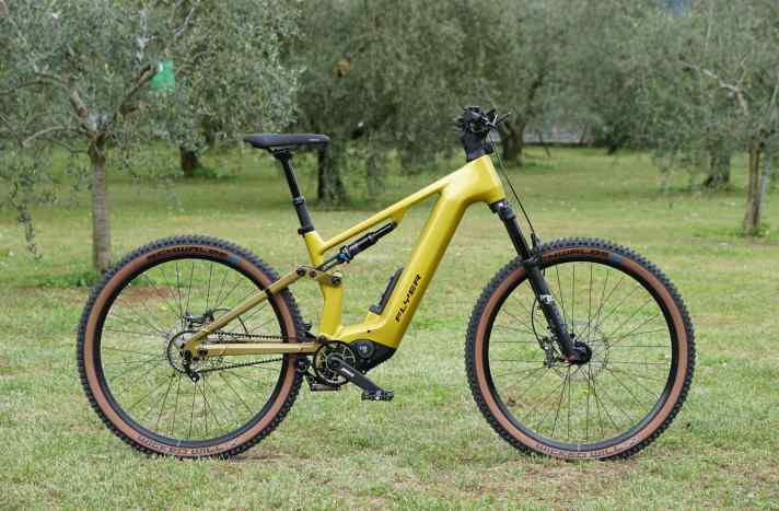 Das Flyer Goroc TR:X 8.63 XC ist das sportlichste Modell der Serie und am deutlichsten auf Gelände ausgelegt. 8999 Euro