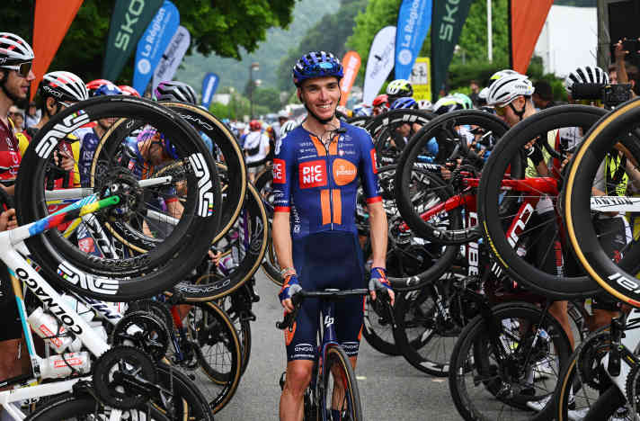 Gebührender Abschied beim Criterium du Dauphiné - Romain Bardet wirkte verlegen, so als wüsste er selbst nicht womit er diese Ehre verdient hätte