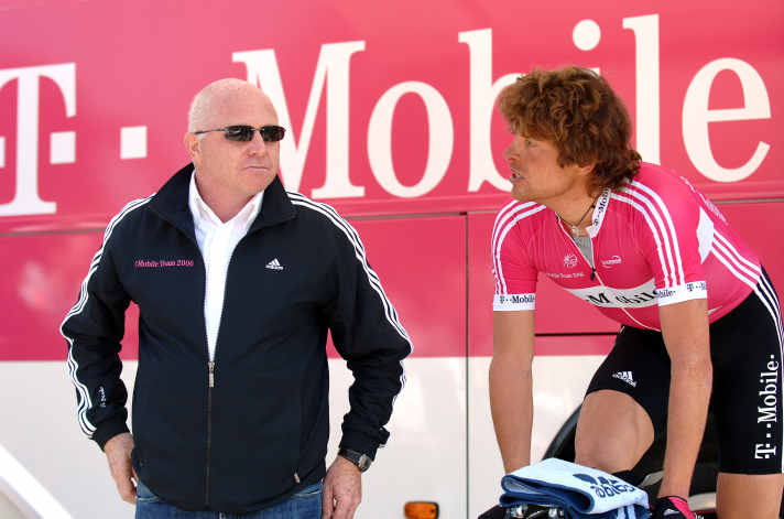 Immer wieder nahmen Personen Einfluss auf Ullrich, so auch der Sportdirektor des Team Telekom Rudy Pevenage