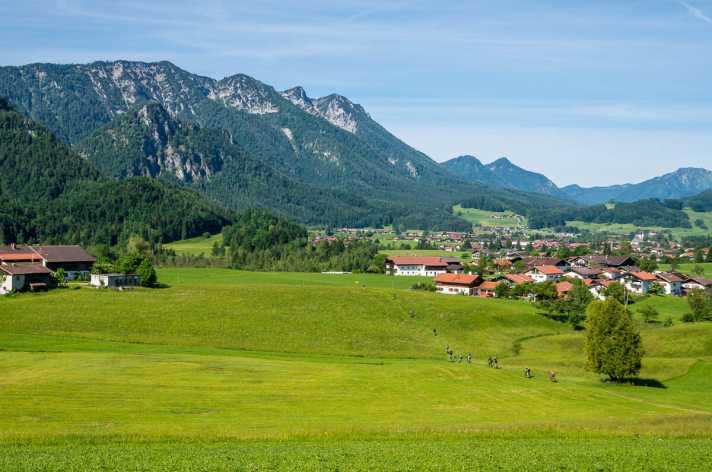   Das forsche Tempo hat die Gruppe auseinandergezogen. Als Tagesziel sind 10 Stunden angepeilt. Bedeutet: irrer 17er-Schnitt – für 168 Kilometer und 4629 Höhenmeter!