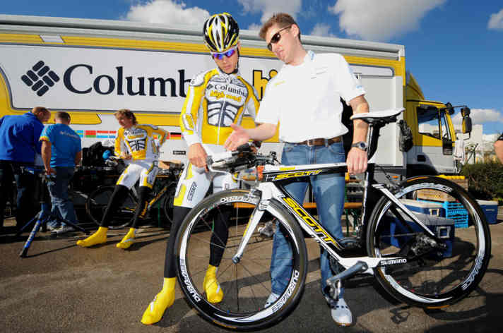   Erfolgreich durch STAPS? Auch Tony Martin (links) arbeitet eng mit Team-Trainer Sebastian Weber zusammen. 