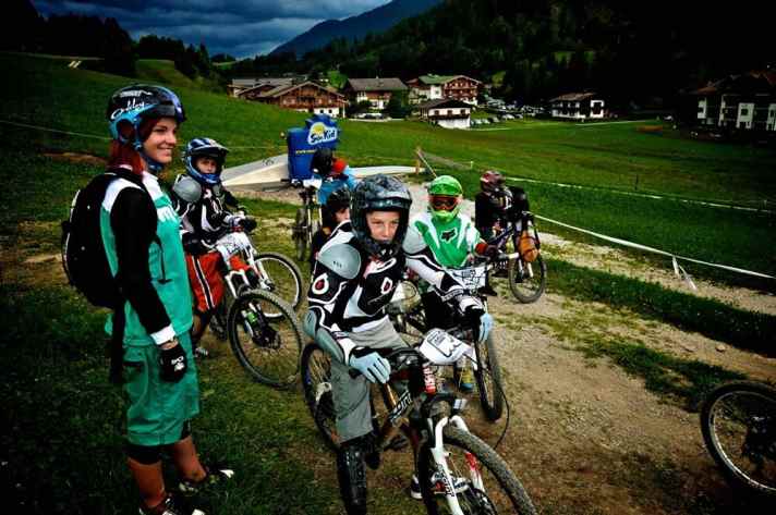   Aufgepasst und zugehört. Die Kids lernen erstaunlich schnell!