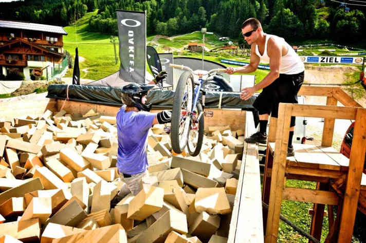   Beim Angeln nach dem Spaßgerät. Belohnung: Airtime!