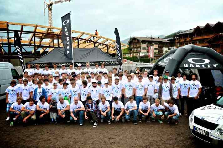   Grinsen bitte! Die Teilnehmer beim Abschlussfoto!