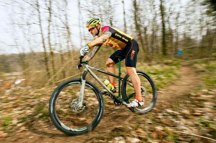   BIKE-Redakteur Henri Lesewitz auf dem Tannenwald Luchs 29 2014
