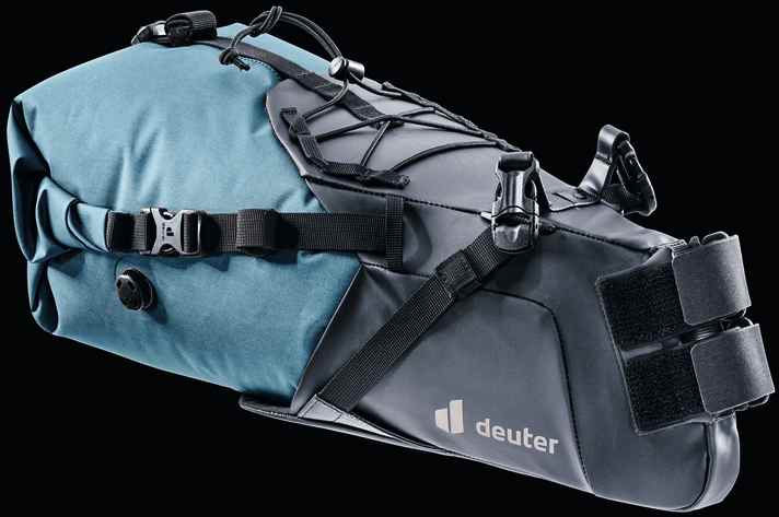 Beim Deuter Cabezon SB 16 passt der blaue, wasserdichte Packsack perfekt in den grauen Harnisch, welcher am Bike verbleiben kann.