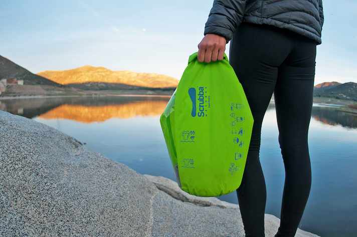 Der Scrubba-Waschbeutel ist die kleinste und leichteste Möglichkeit, seine Wäsche zu waschen