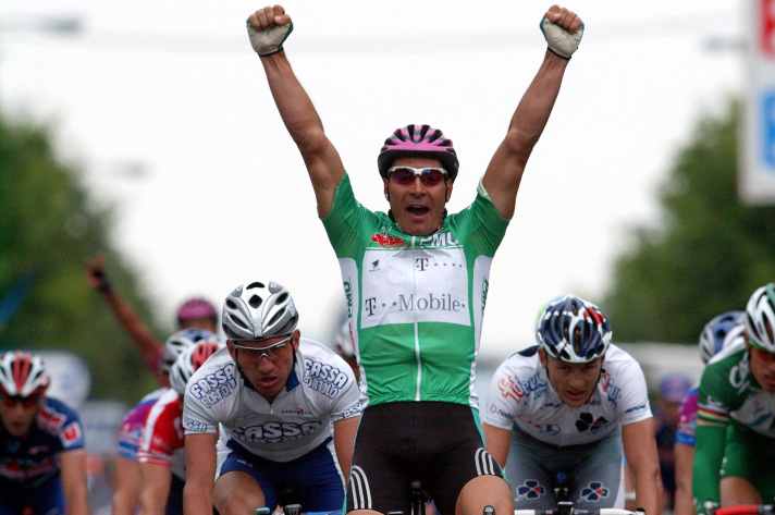 Erik Zabel bei seinem letzten von acht Etappensiegen 2002 bei der Tour de France.