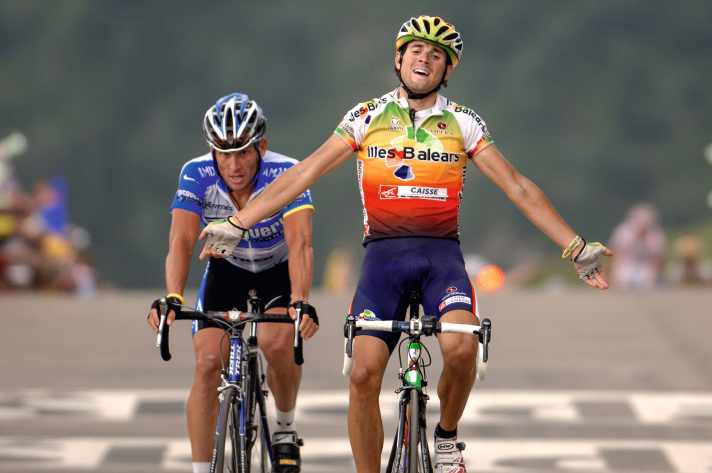 Valverde schlägt in seiner ersten Tour 2005 Lance Armstrong in Courchevel