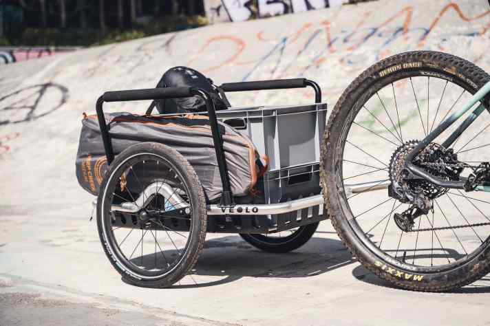 Multitasking ist für den Veolo-Lastenanhänger kein Problem.