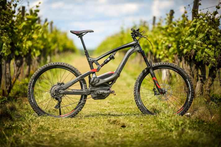   Das Lapierre Overvolt AM Carbon 800.