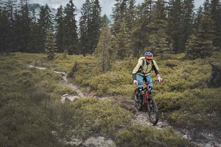   Die Kraftentfaltung des Giant Syncdrive Mittelmotors ist sehr harmonisch. Allerdings fehlt ihm bei hoher Trittfrequenz die Power.