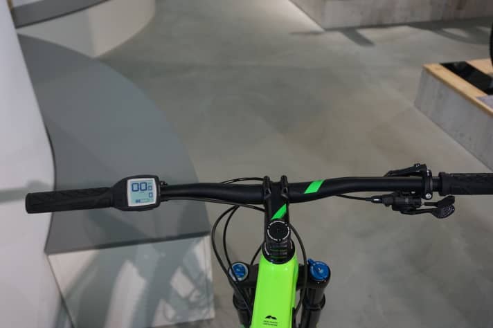   Das neue Purion Display von Bosch ist deutlich kleiner und hat kaum Einbußen bei der Funktion. Es sitzt immer am linken Lenkerende und nicht mehr zentral über dem Vorbau.