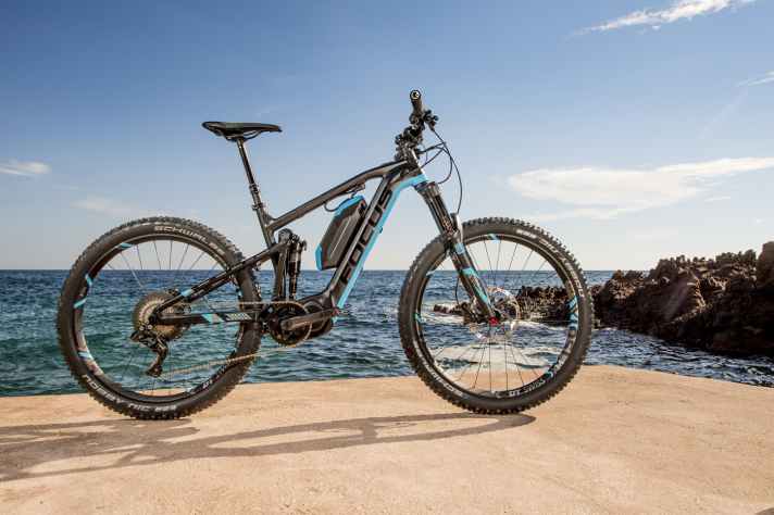   Anstatt des Flaschenhalters findet auch ein zweiter Akku, der die Kapazität auf 756 Wh erhöht, im Rahmen Platz. Aufpreis: 500 Euro.