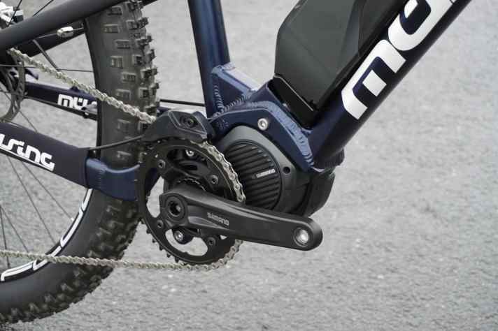   Der Shimano Steps E8000-Motor mit 500 Wh-Akku treibt das Petrol an.