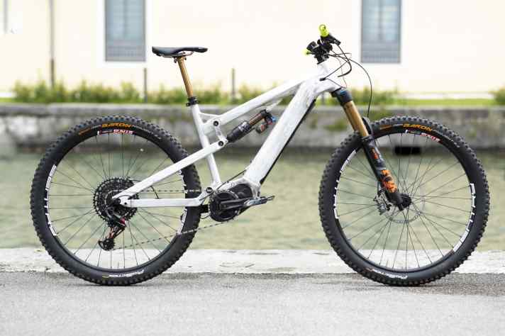   Das Nox Hybrid 5.9 gibt es in drei Versionen, die Preise sollen zwischen 4700 und 7000 Euro liegen.
