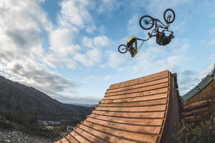   Danny MacAskill: Flip mit Fahrradanhänger